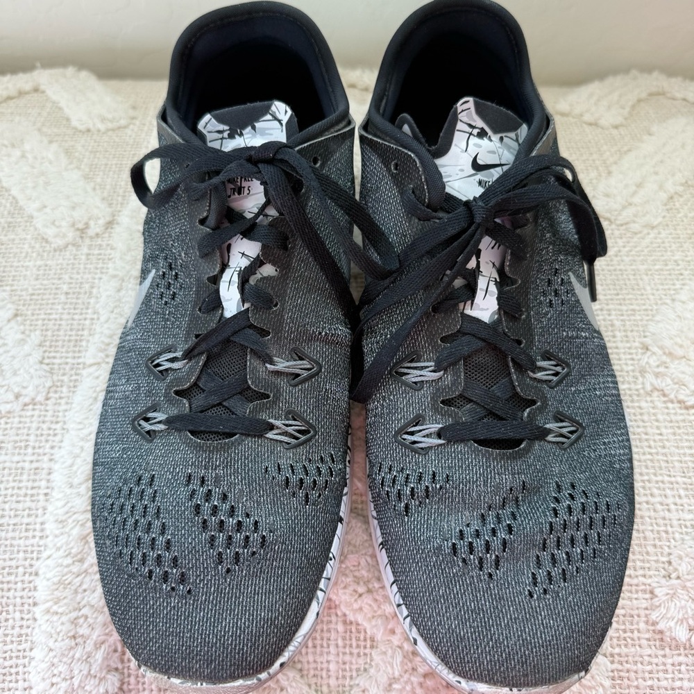 Nike Women’s TR MT 5.0 Nike Free Black & White Paint Splatter Athletic Sneakers - Picture 3 of 8